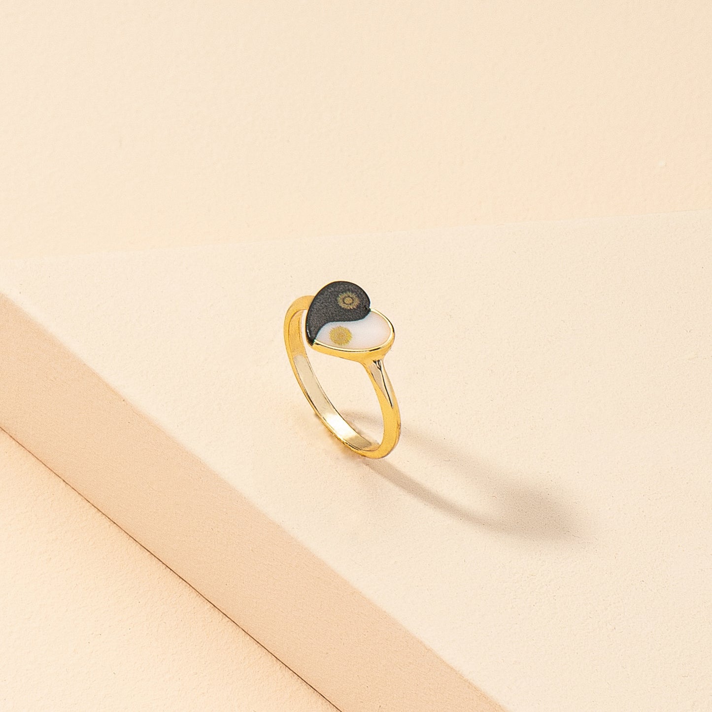 Europe & America's Favorite Heart Print Ring: Gold Geometric Cross-Border Instagram Ring for Women