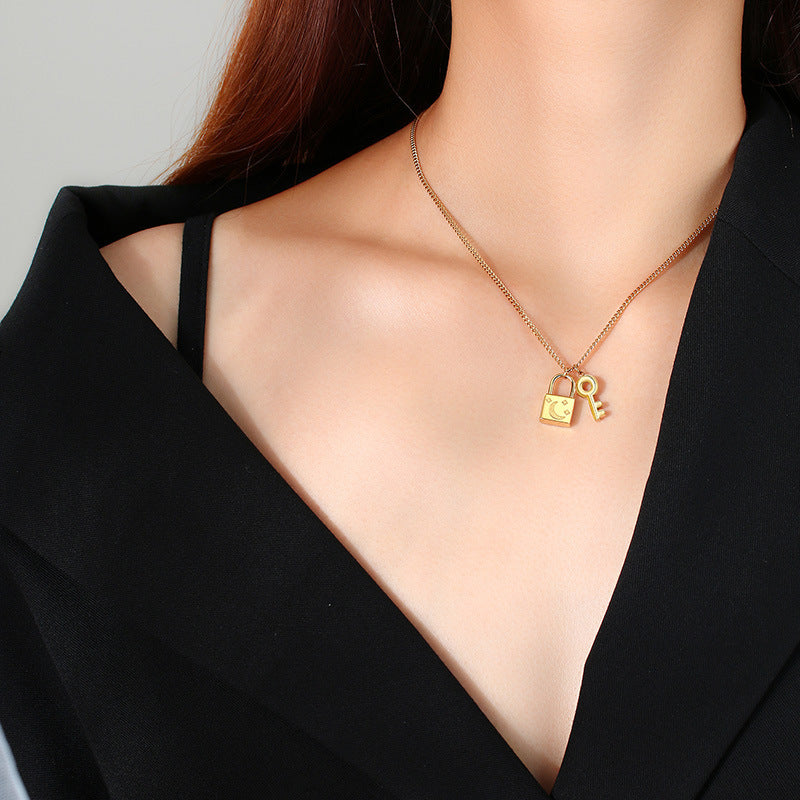 Jewelry Stainless Steel Key Lock Necklace Gold Ladies Fashion