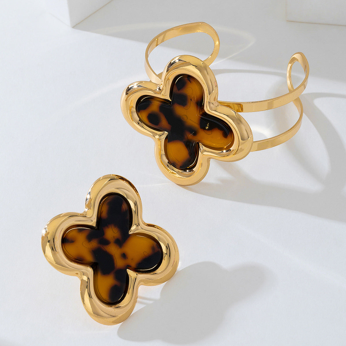 Planderful Open Leopard Print Flower Clover Set for Women