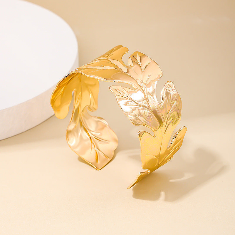 Exaggerated Leaf Design Statement Bracelet - Retro Chic Jewelry Piece