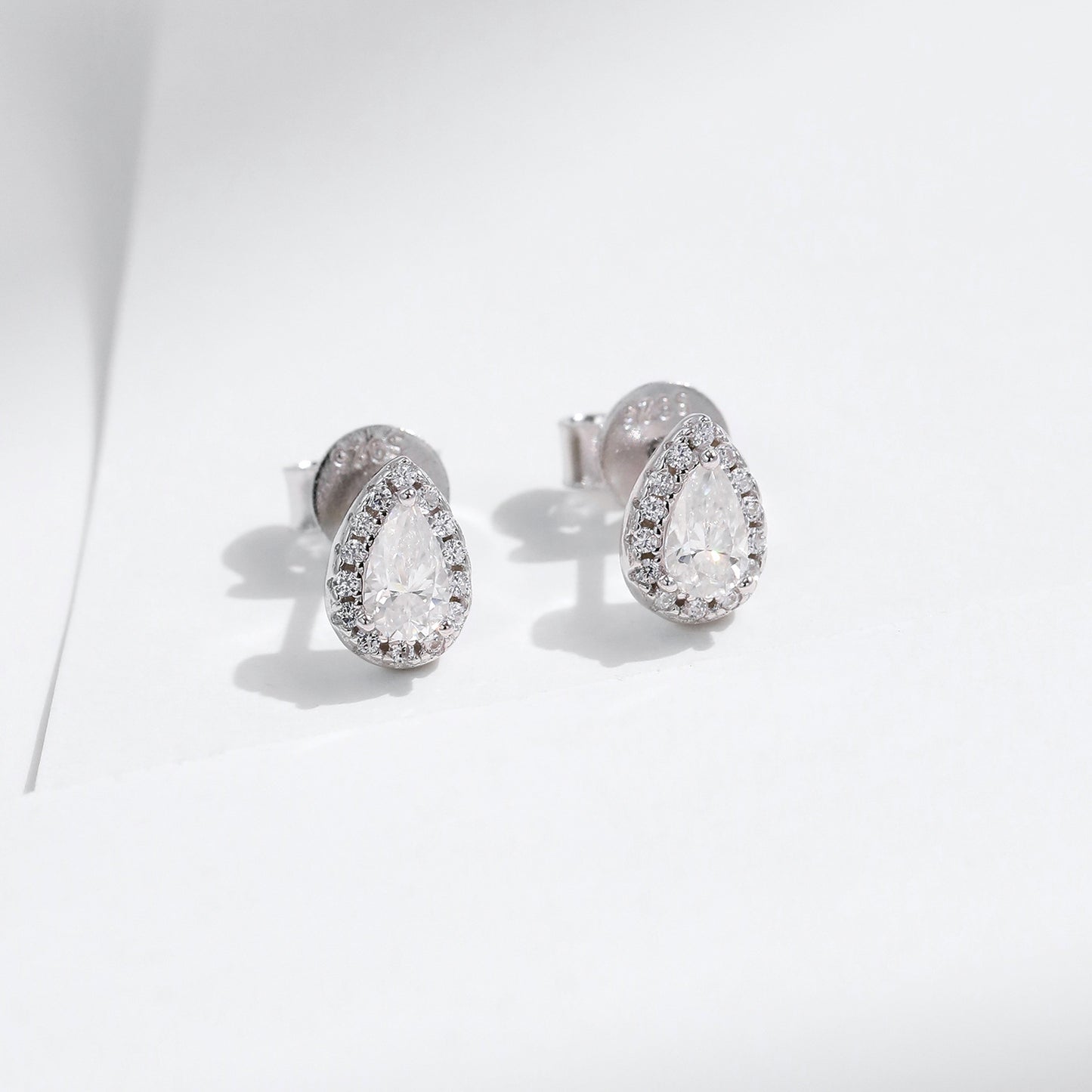 Planderful Moissanite Sparkling Earrings – Elegant Water Drop Design