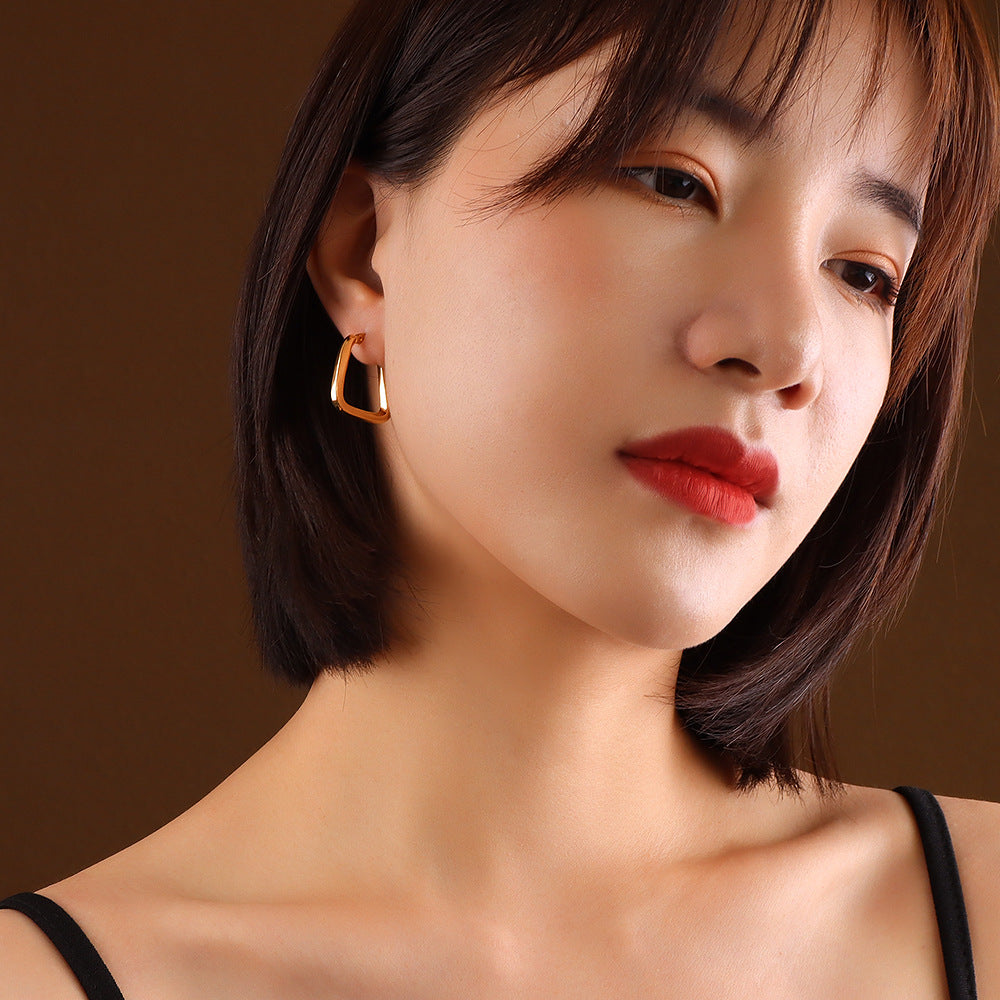 Exaggerated Geometric U-Shaped Earrings with a Touch of Elegance