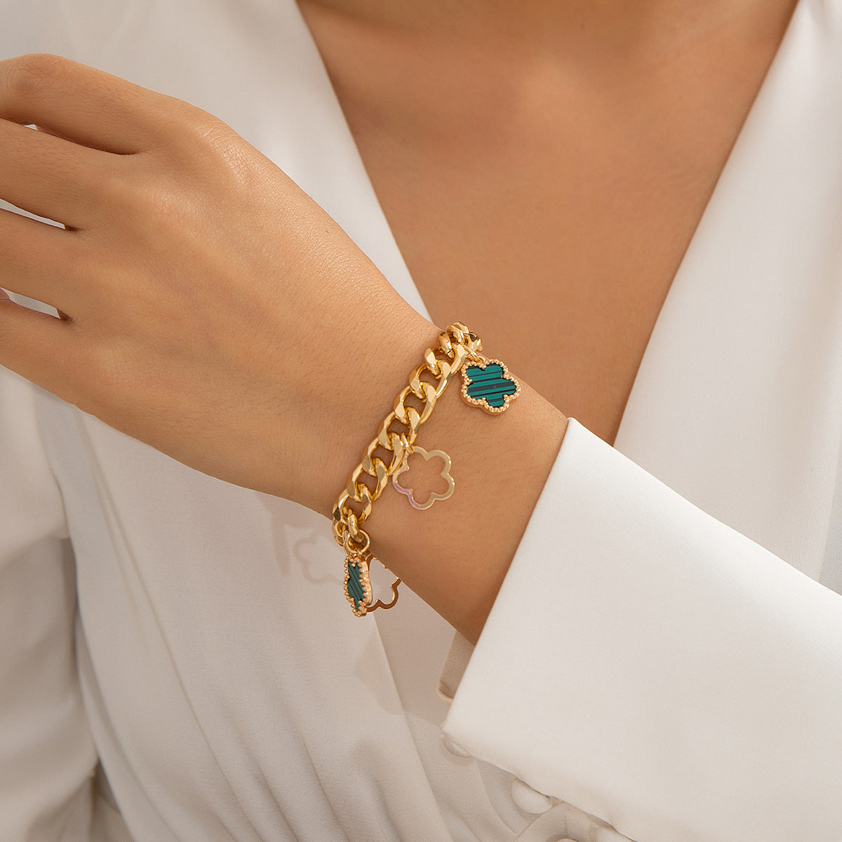 Cold Wind Metal Alloy Necklace with Tassel Clover Pendant