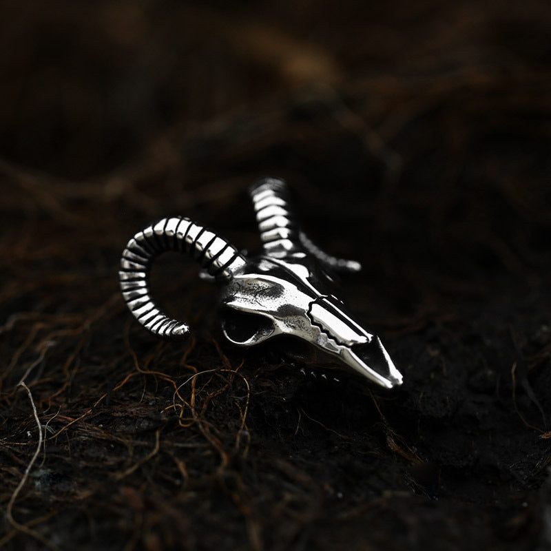 Punk-Inspired Titanium Steel Sheep Skull Pendant for Men - Retro Antelope Design