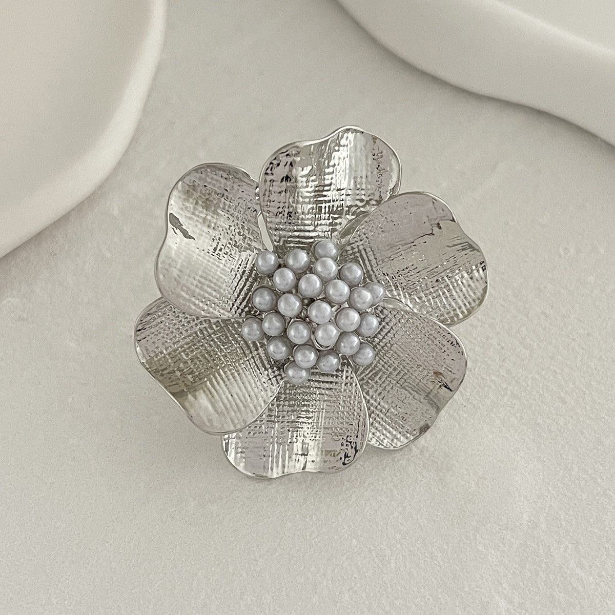 Planderful Vienna Verve Ring – Exaggerated Metal Flower Design with Imitation Pearl