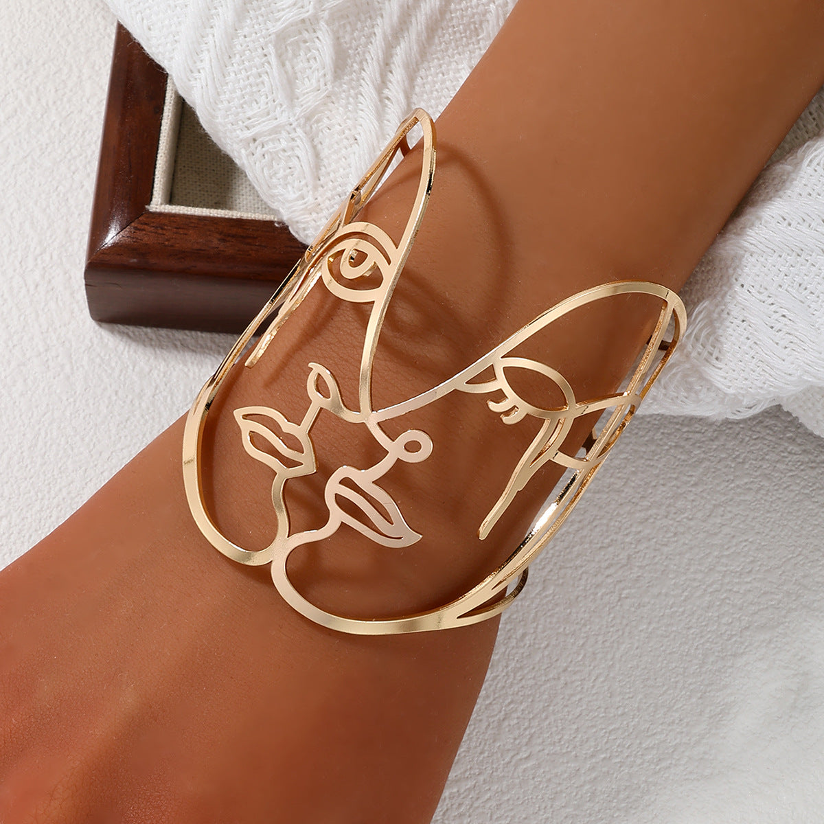 Exaggerated Metal Hollow Face Bracelet - Vienna Verve Collection