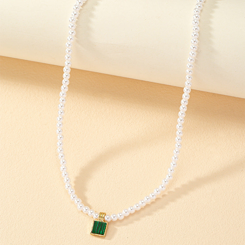 Stylish Pearl Pendant Necklace with a Modern Twist