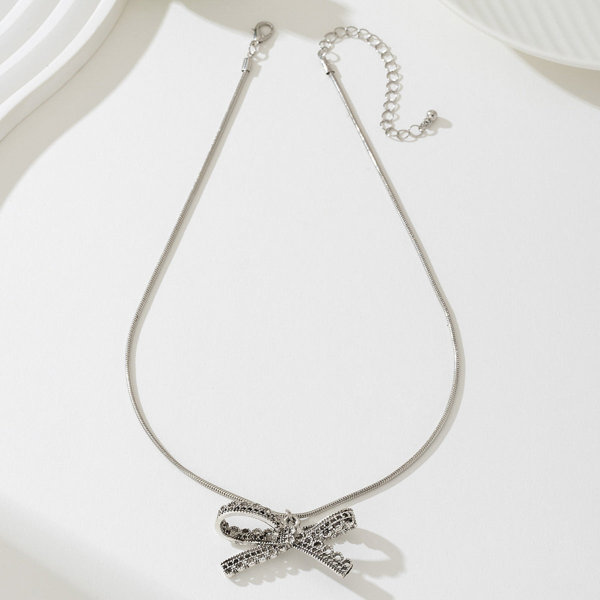 Planderful Vienna Verve Necklace – Fashionable Metal Bow Design
