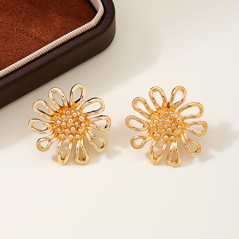 Planderful Vienna Verve Earrings – Stylish Metal Line Flower Design