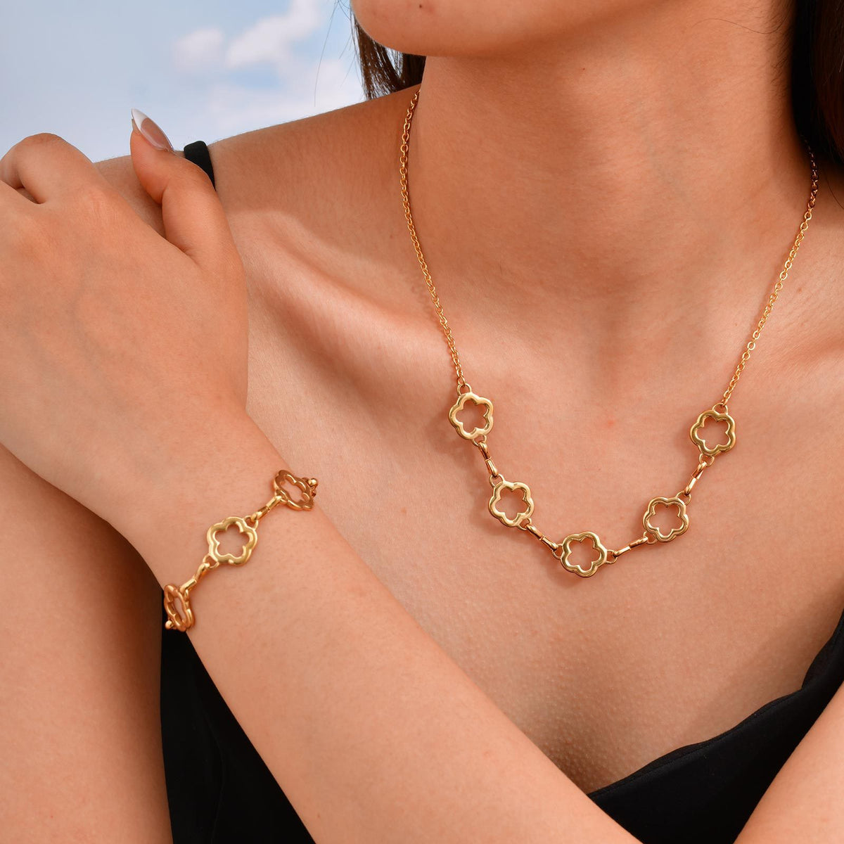 Wind Collarbone Chain Stainless Steel Gold-Plated Hollow Flower Necklace