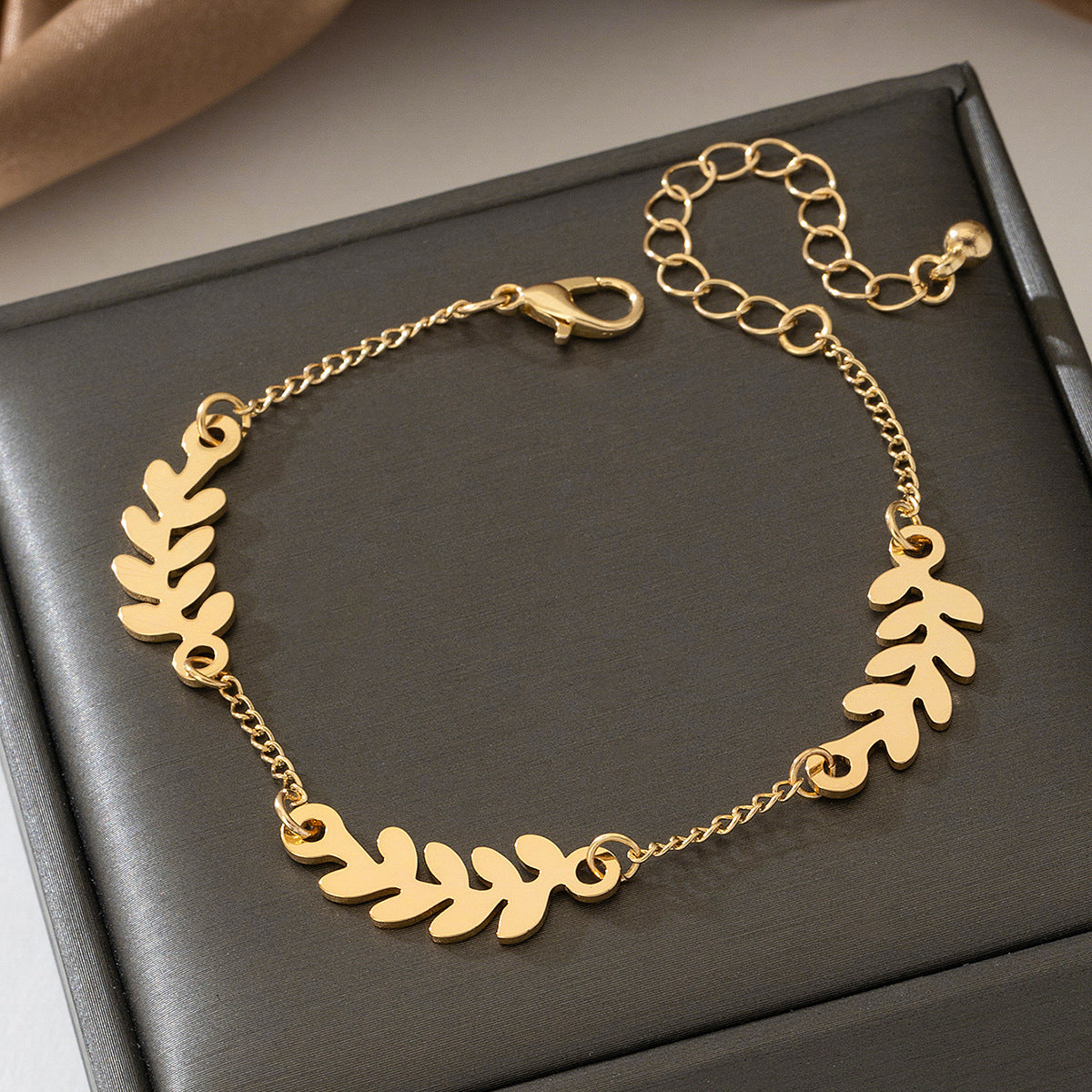 Fashionable Gold Leaf Wheat Bracelet for Stylish Women