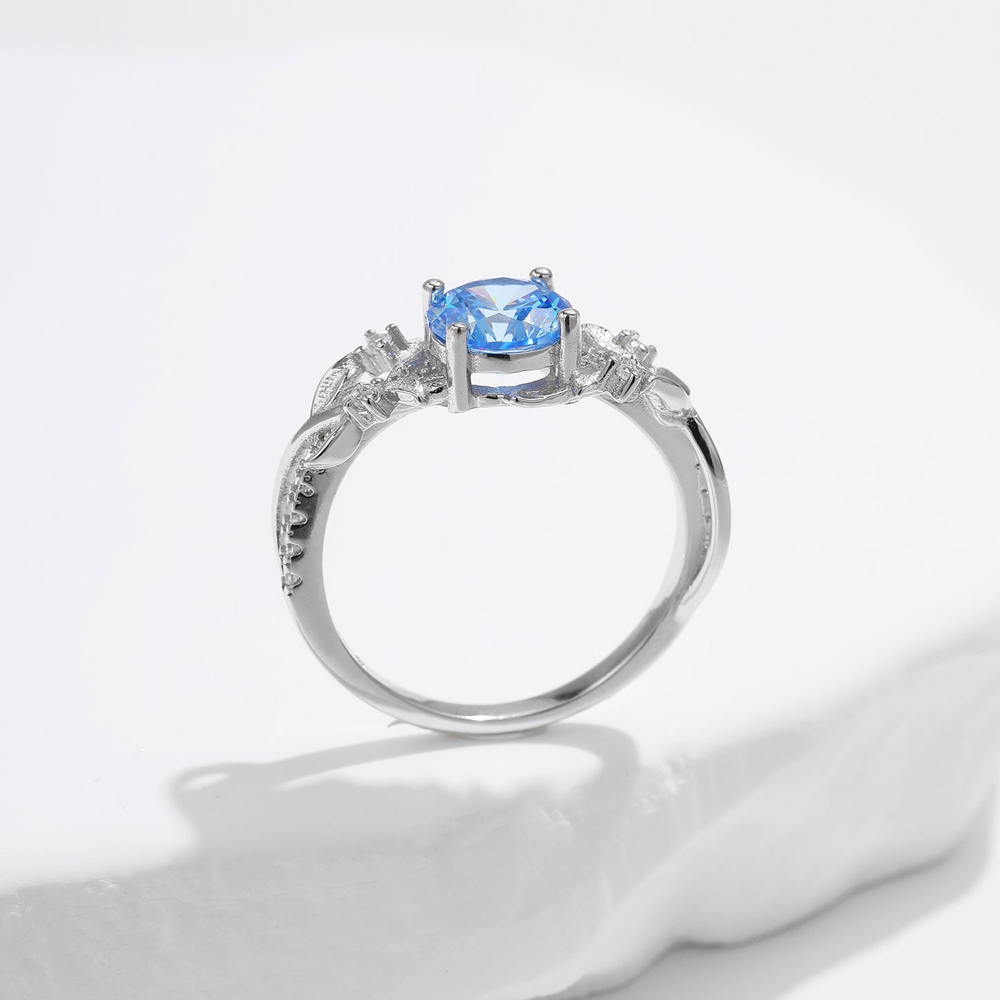 Planderful Gala Fireworks Ring – Elegant Zircon Mori Leaf Design