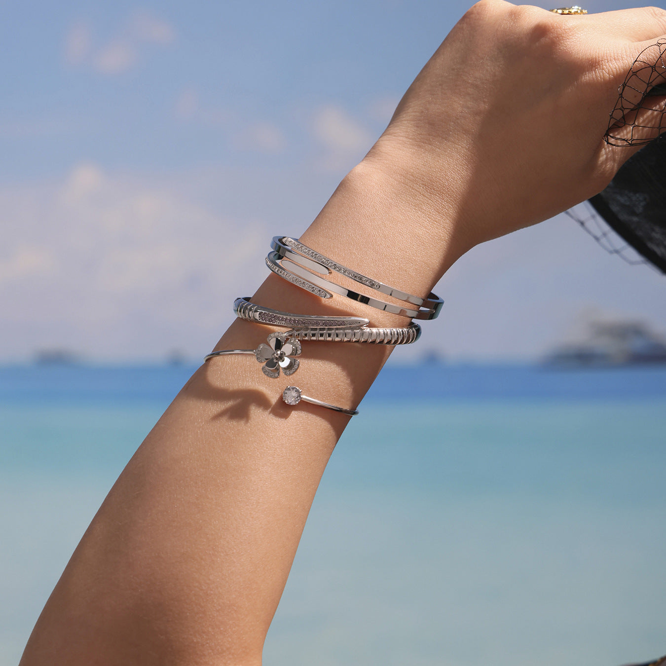 Planderful Gold Plated Zircon Bracelet For Professionals