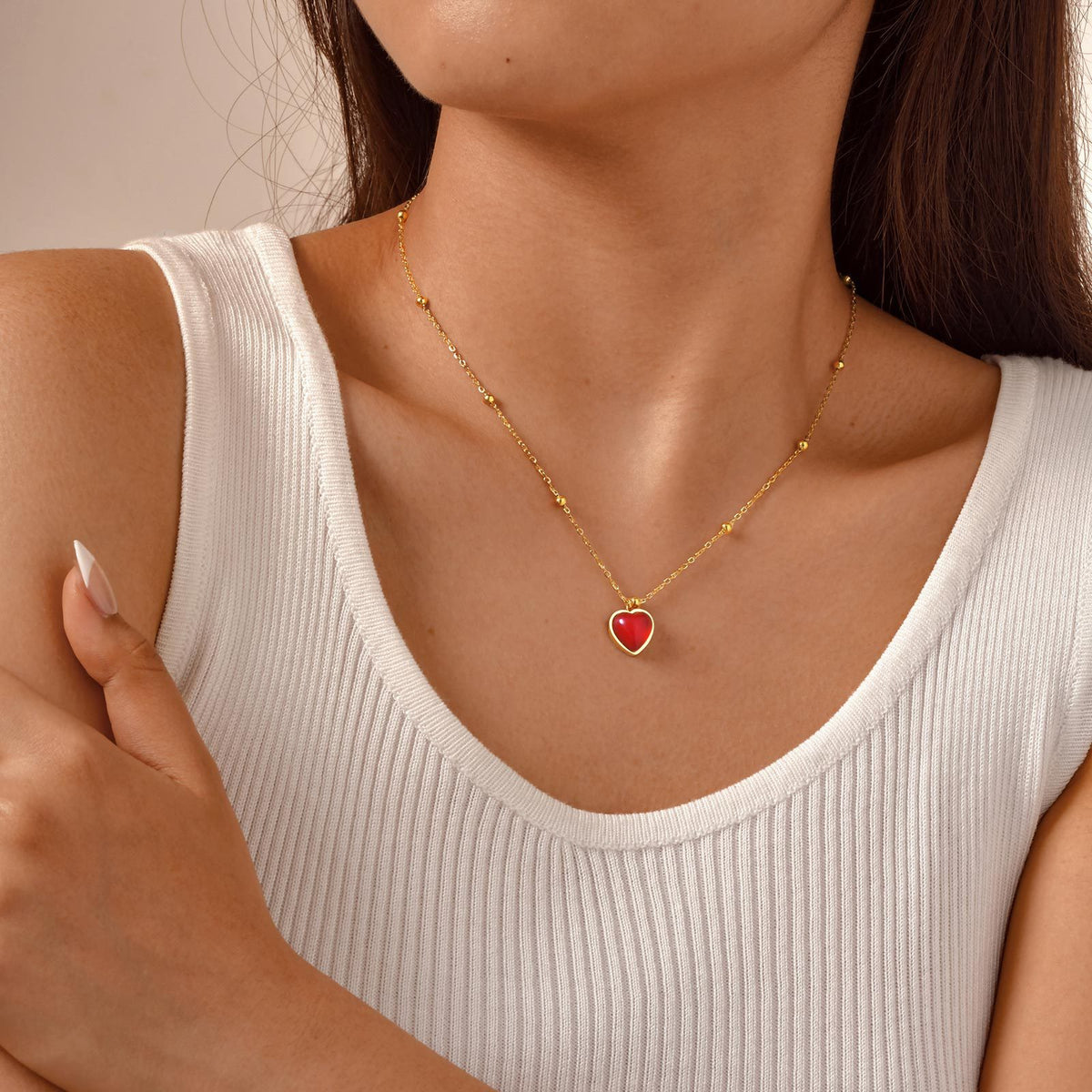 Gangfeng Ladies Delicate Clavicle Chain Stainless Steel Bead Chain Red Resin Heart Necklace