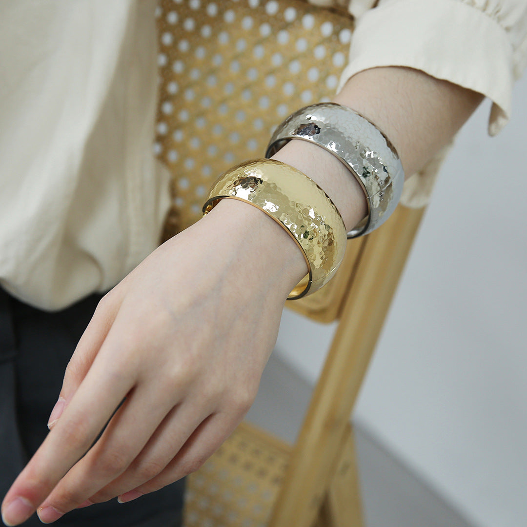 Planderful Vienna Verve Bracelet – Exaggerated Alloy Design for Bold Style