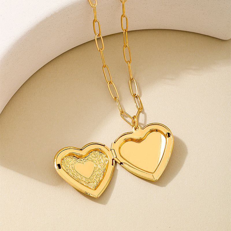 Planderful Vienna Verve Necklace – Fashionable Retro Metal Love Box Design