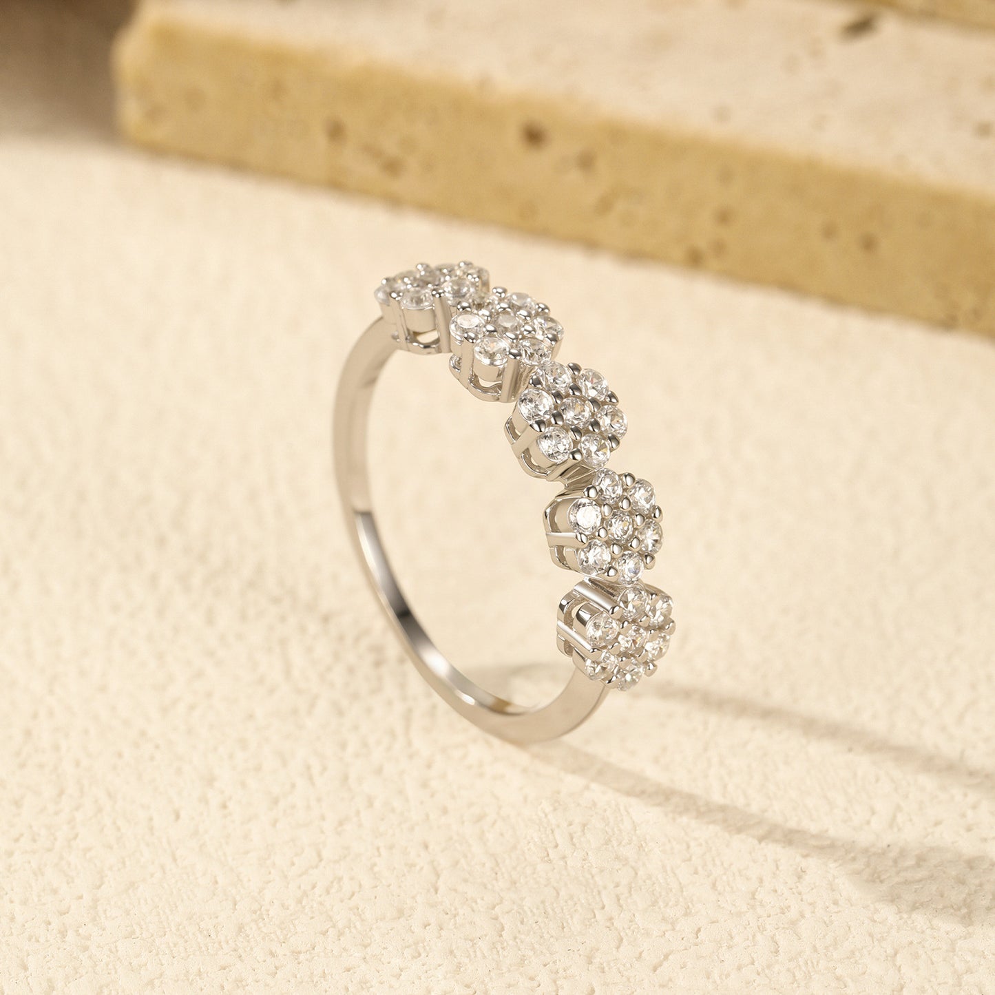Planderful Everyday Genie Ring – Sparkling Zircon Flower Design