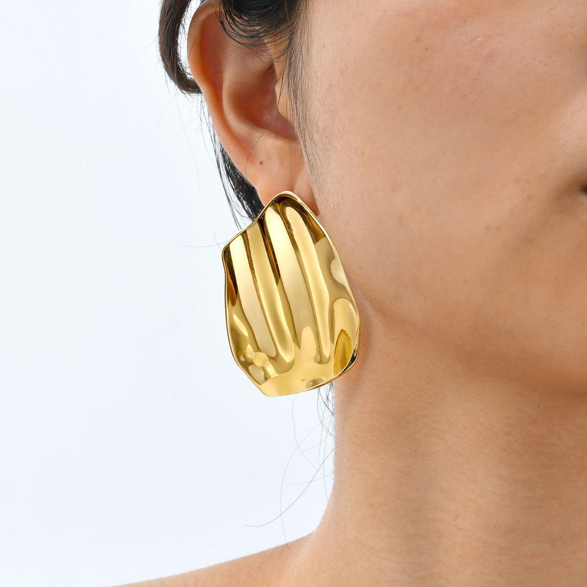 Sculptural Shell Stud Earrings — Gold