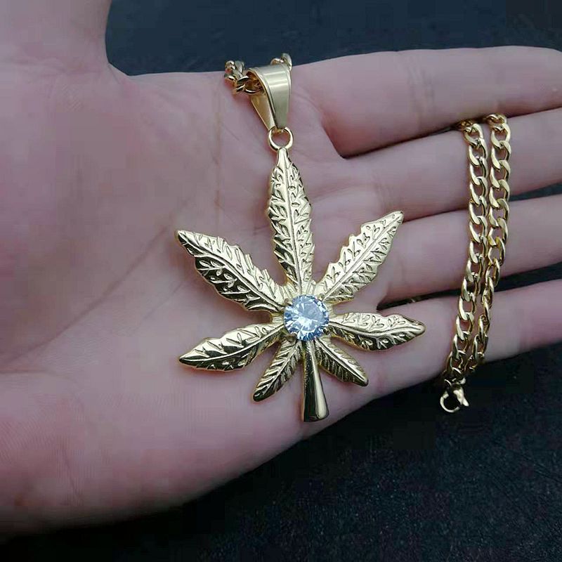 Zircon Necklace – Elegant Maple Leaf Pendant