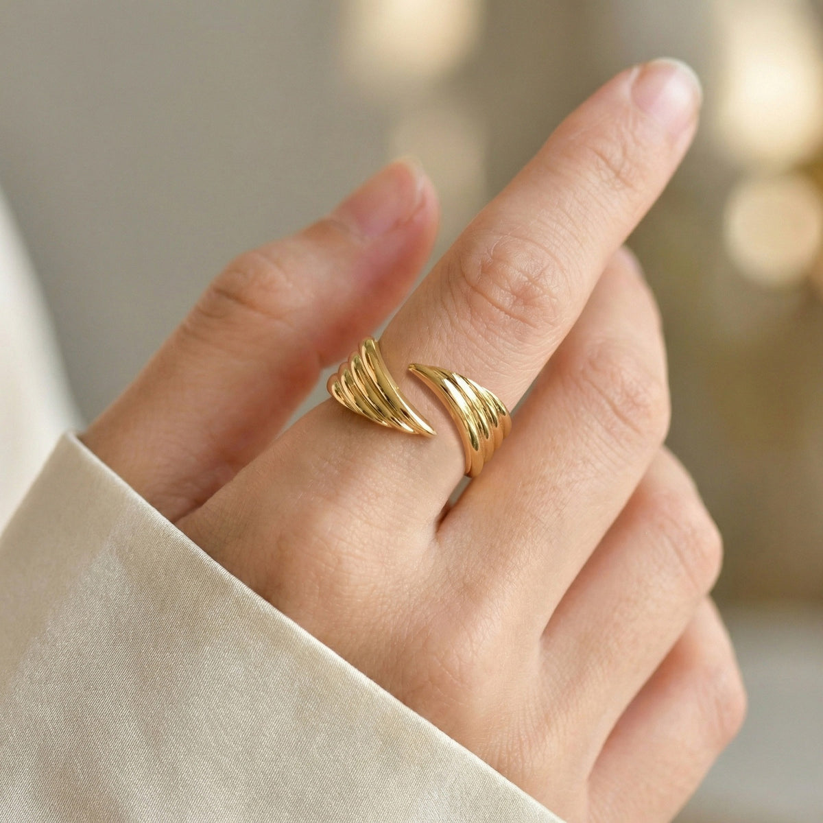 Hot-Selling Stainless Steel Single Ring Texture Wing Opening Female