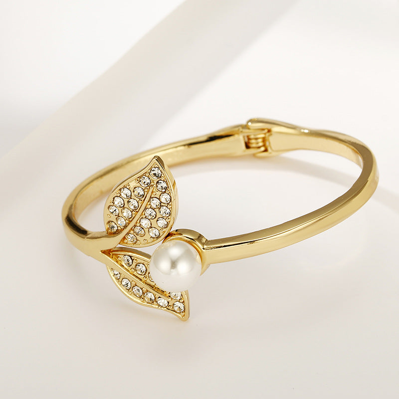 Glamorous Gold Bracelet with Luxurious European and American Pearl Accents Leaves - Handcrafted Elegance