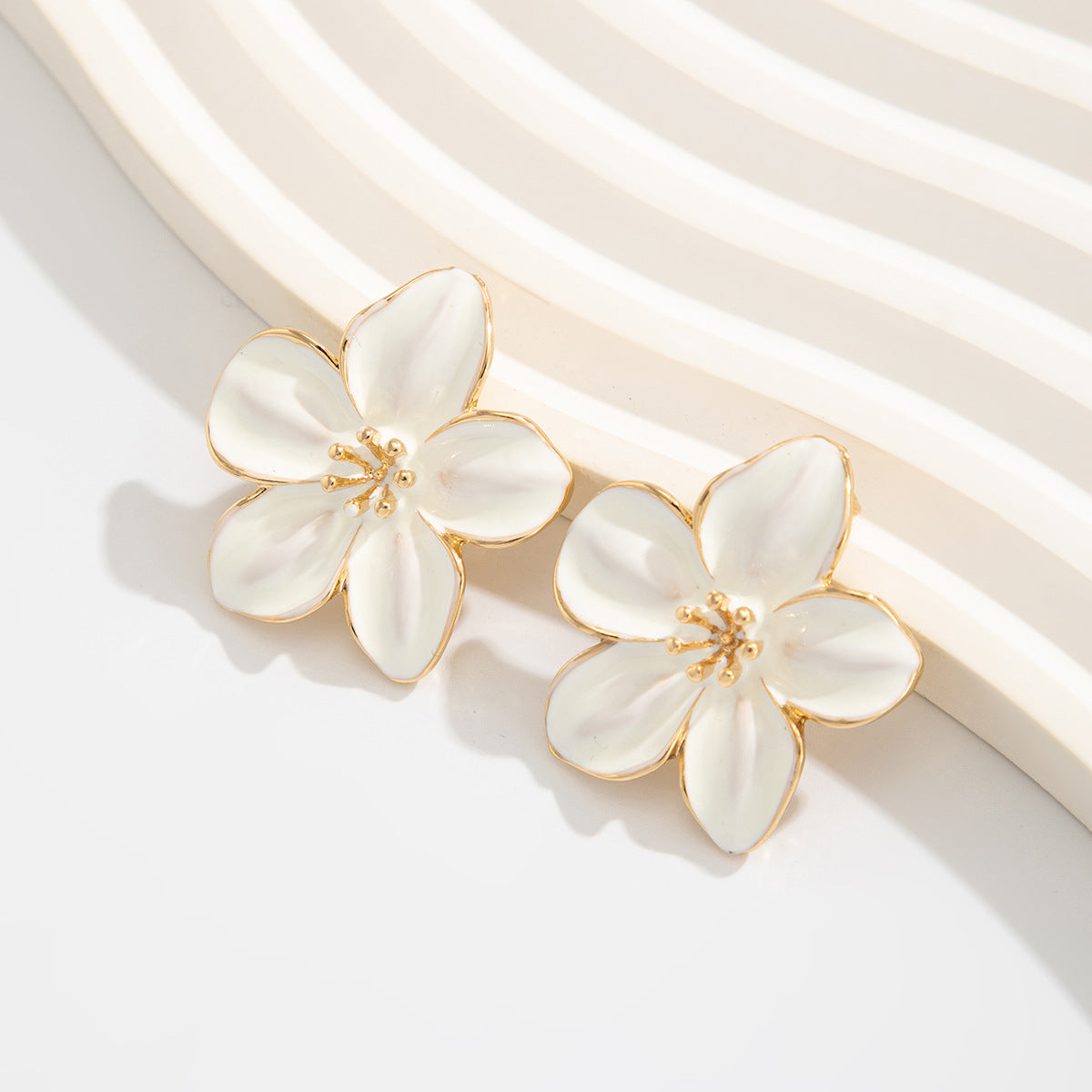 Planderful Vienna Verve Earrings – Elegant Oil-Dripping Flower Design