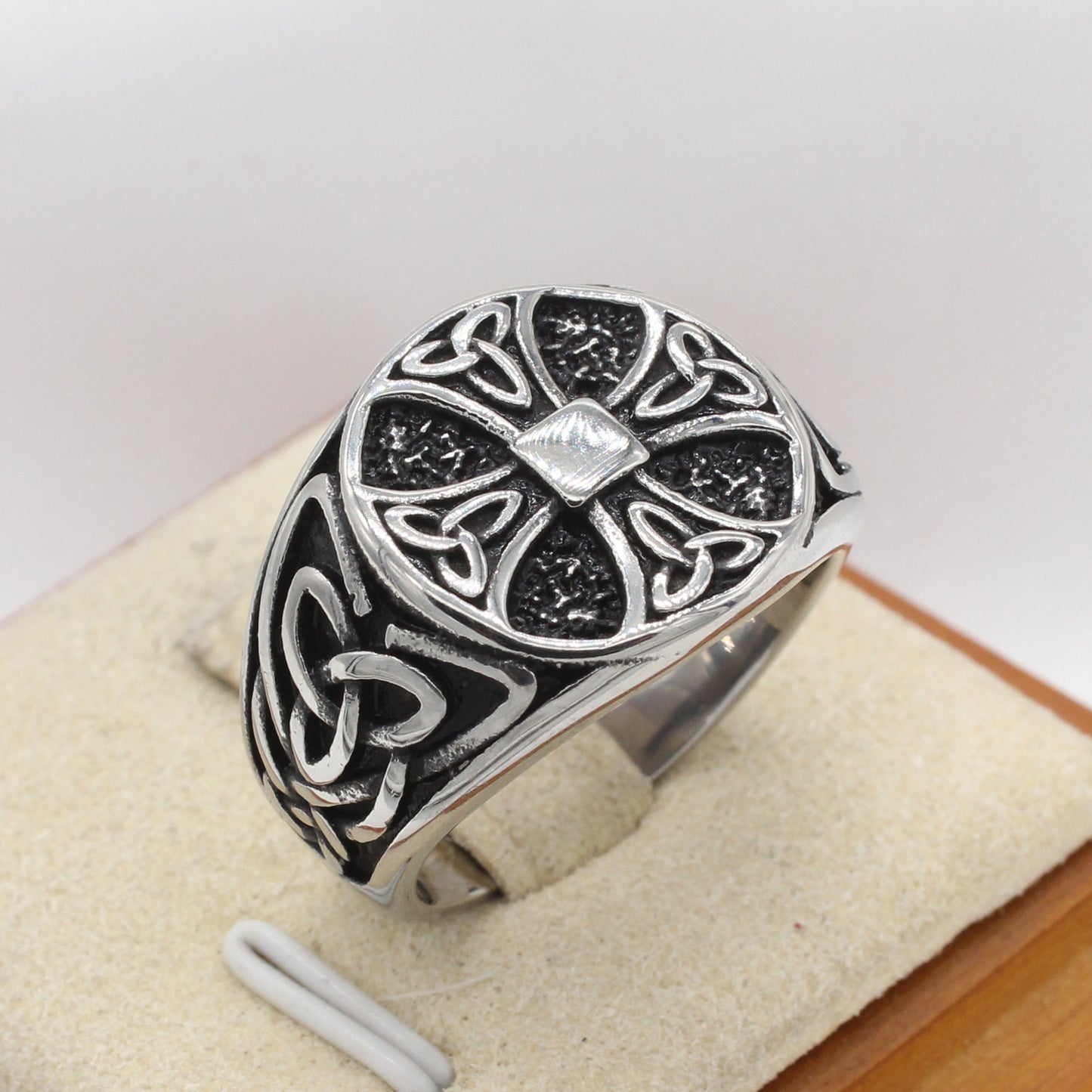 Planderful Everyday Genie – European and American Personalized Retro Viking Cross Men's Titanium Steel Ring