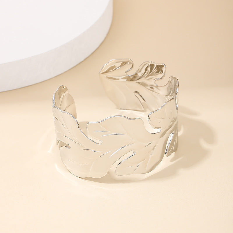Exaggerated Leaf Design Statement Bracelet - Retro Chic Jewelry Piece