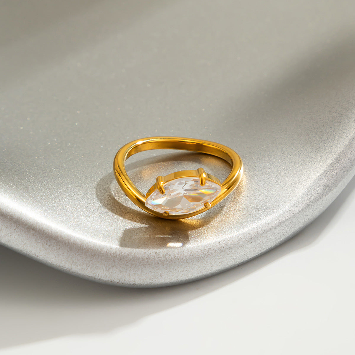 Planderful Vienna Verve Stainless Steel Zircon Horse Eye Ring For Modern Commuters