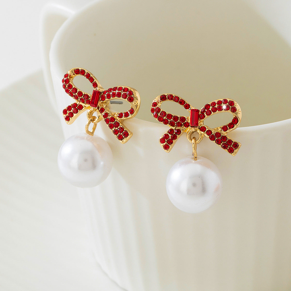 Planderful Vienna Verve Earrings – Elegant Retro Design with Imitation Pearls