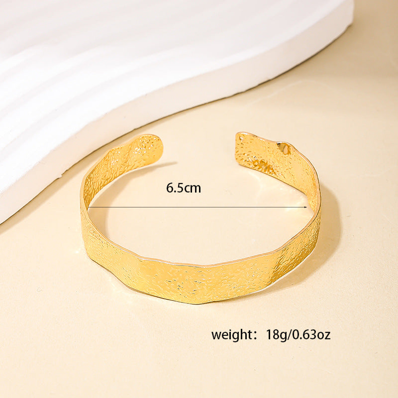 Stylish Handcrafted Women's Bracelet with Unique Circular Opening