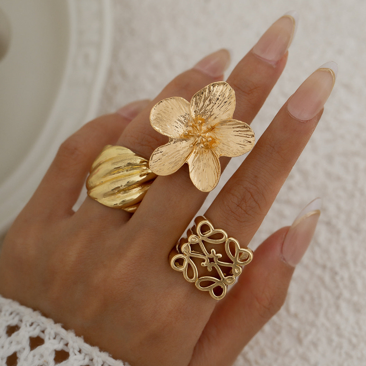 Planderful Vienna Verve Ring – Elegant Retro Flower Design