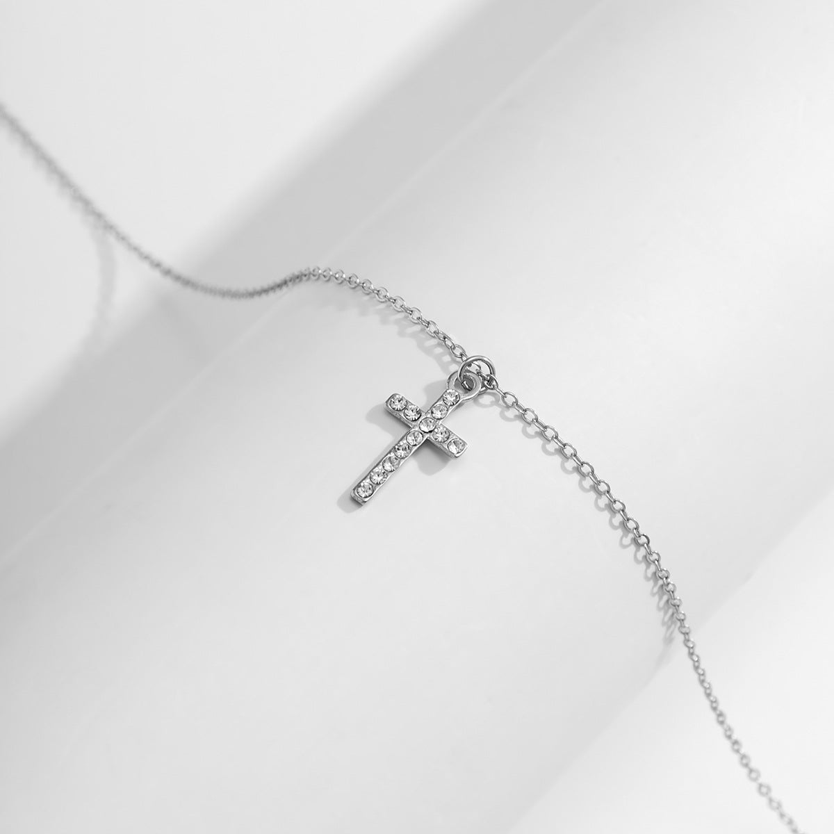 Planderful Vienna Verve Cross Pendant Necklace For Women Colored Thin Chain Micro Inlaid Elegant Statement Jewelry