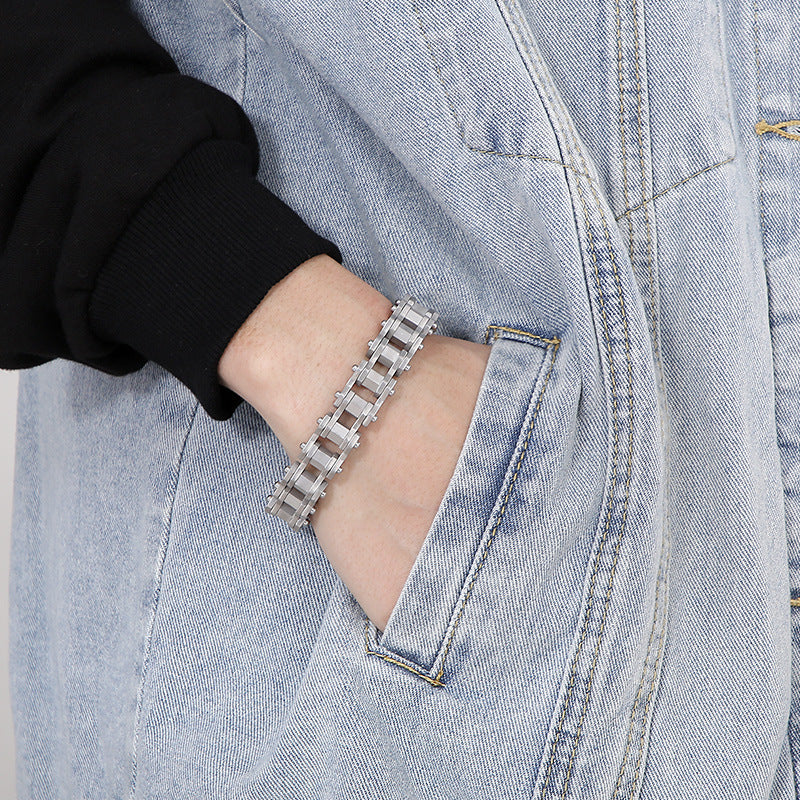 Stylish Personalized Titanium Steel Men's Bicycle Bracelet for Urban Adventurers