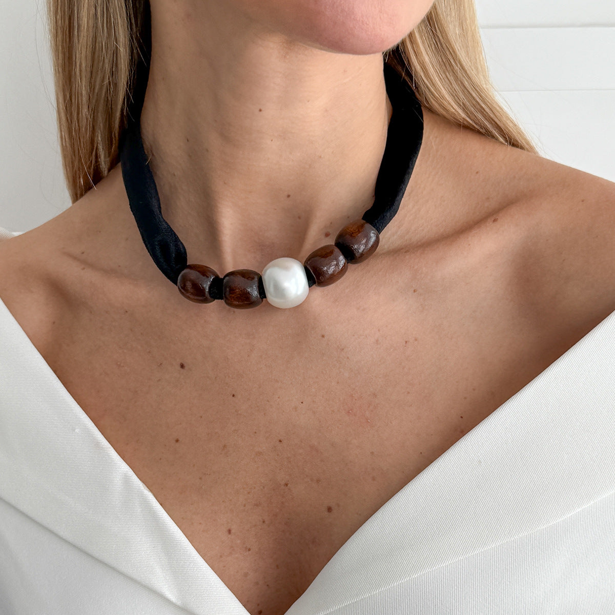 Wood Bead Pearl-Style Collarbone Necklace
