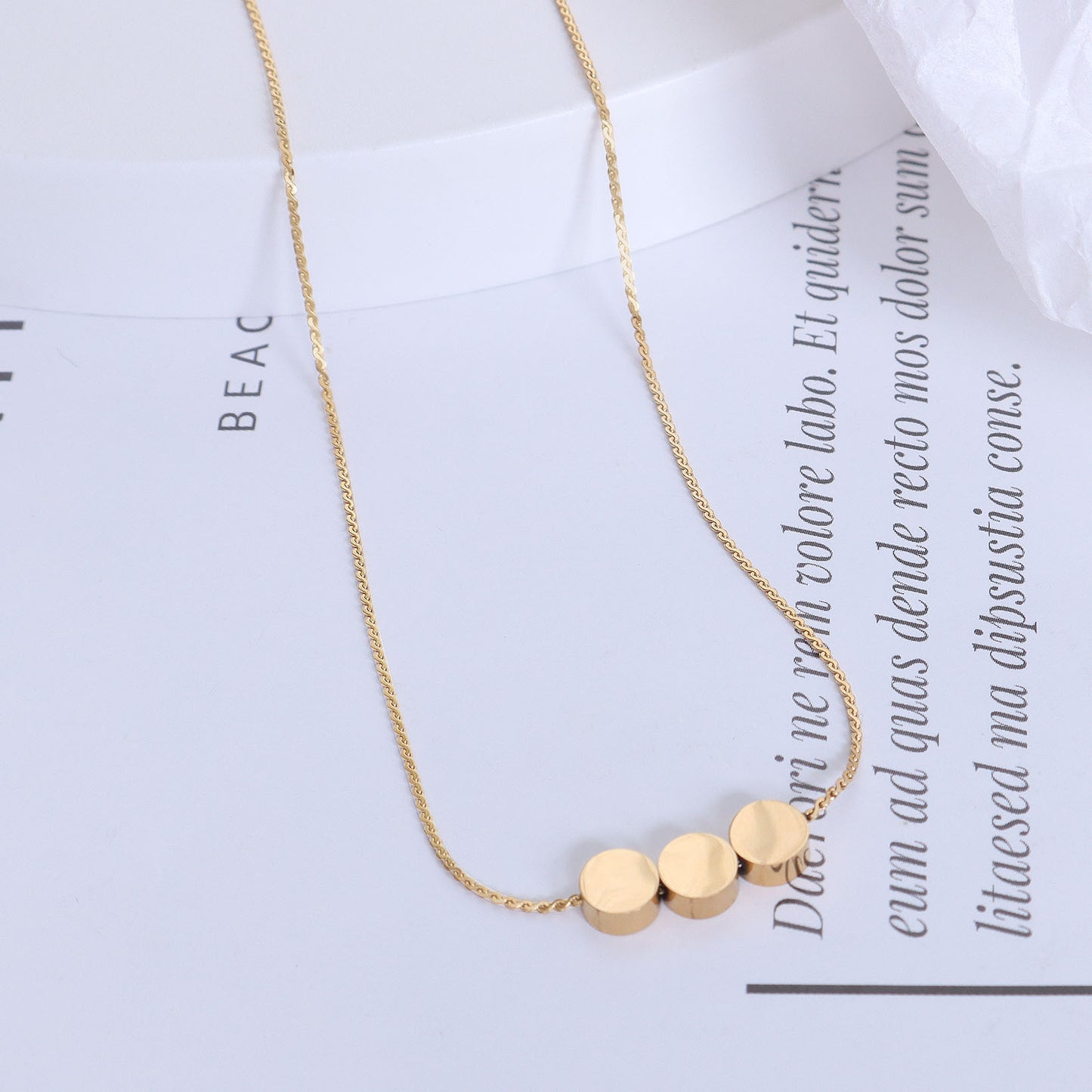 Luxury Gold Bean Choker Necklace with Niche Design