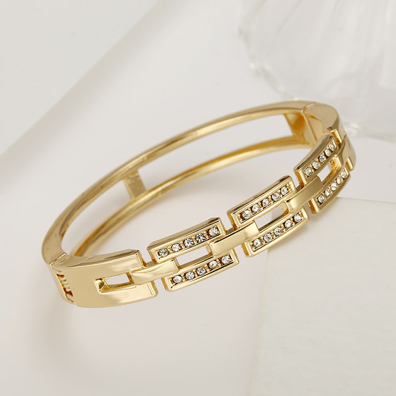 Luxurious Gold Hollow Bracelet - Vienna Verve.toUpperCase()