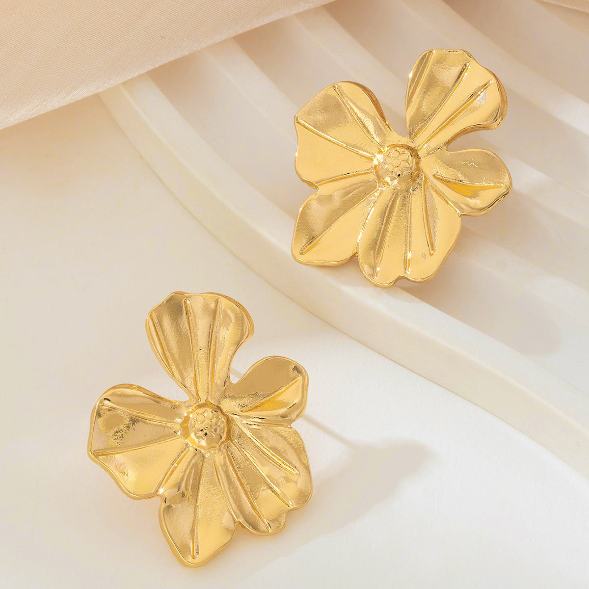 Planderful Vienna Verve Earrings – Exquisite Metal Gold Flower Design