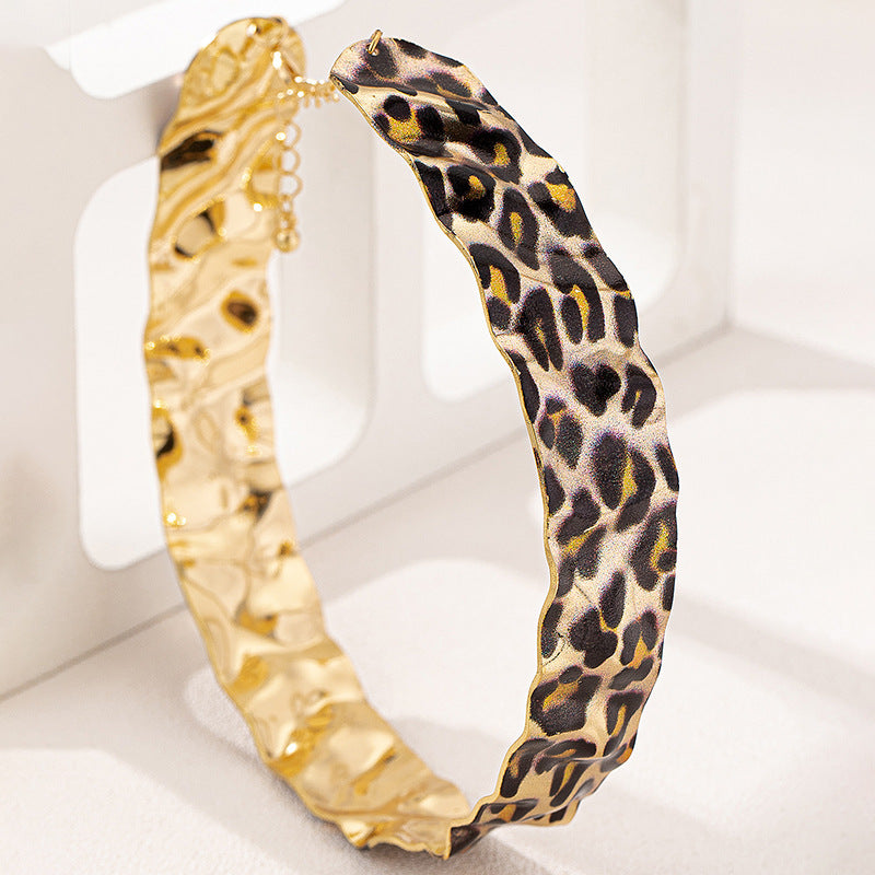 Planderful Vienna Verve Necklace – Trendy Metal Leopard Print Design