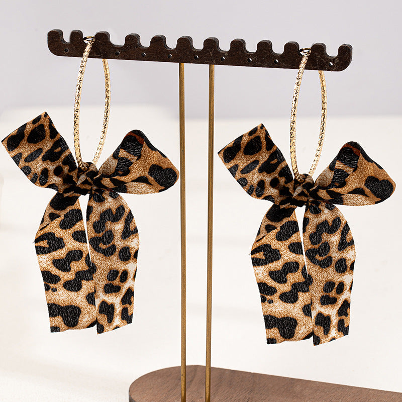 Planderful Vienna Verve Earrings – Elegant Metal Circle Bow Design