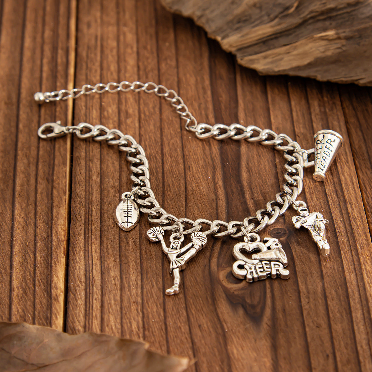 Planderful Vienna Verve Bracelet – Stylish Heart Pendant Design