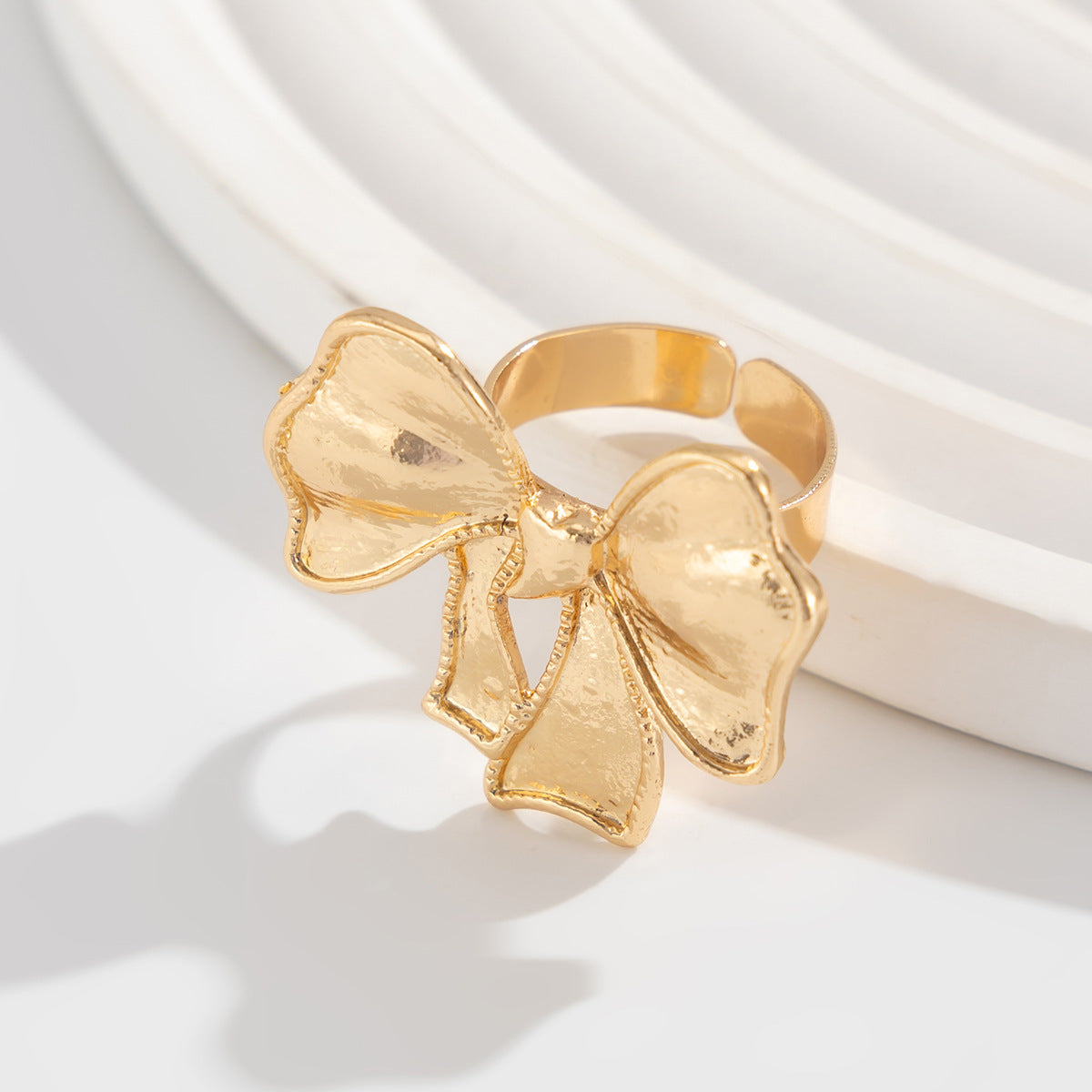 Planderful Vienna Verve Ring – Unique Lava Texture Design