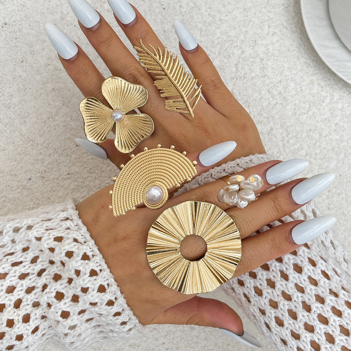 Planderful Vienna Verve Ring – Elegant Flower Design with Imitation Pearl