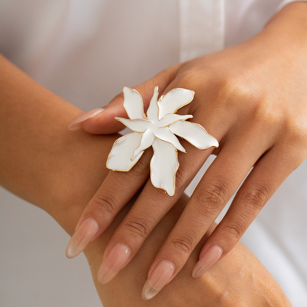 Planderful Vienna Verve Five Petaled Flower Ring Three Dimensional Metal Statement for Bold Fashion Lovers