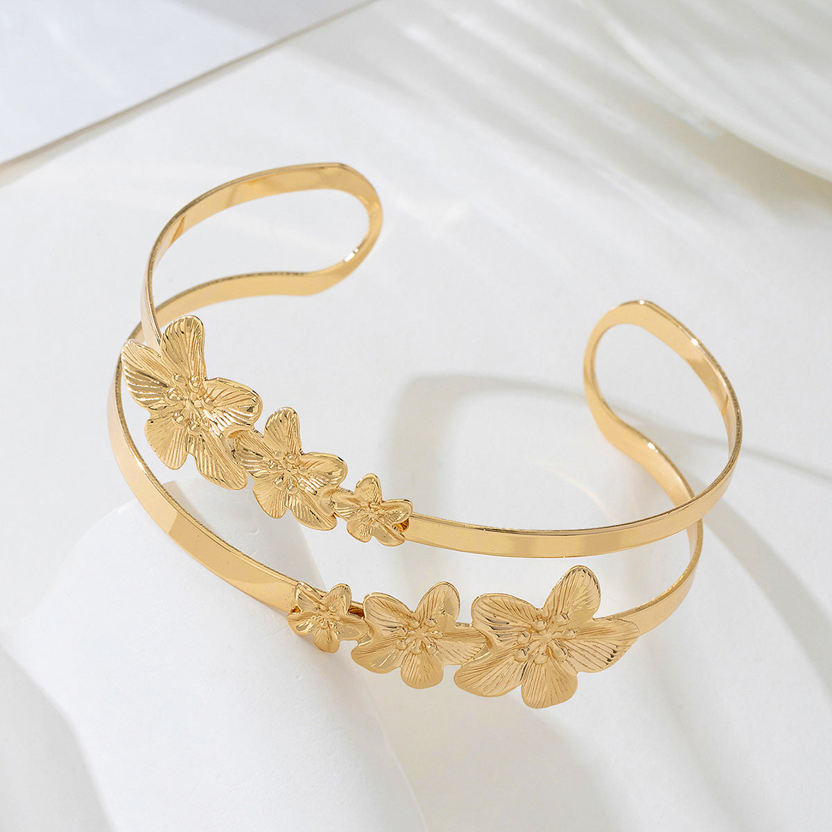 Planderful Vienna Verve Bracelet – Charming Five-Petaled Flower Design