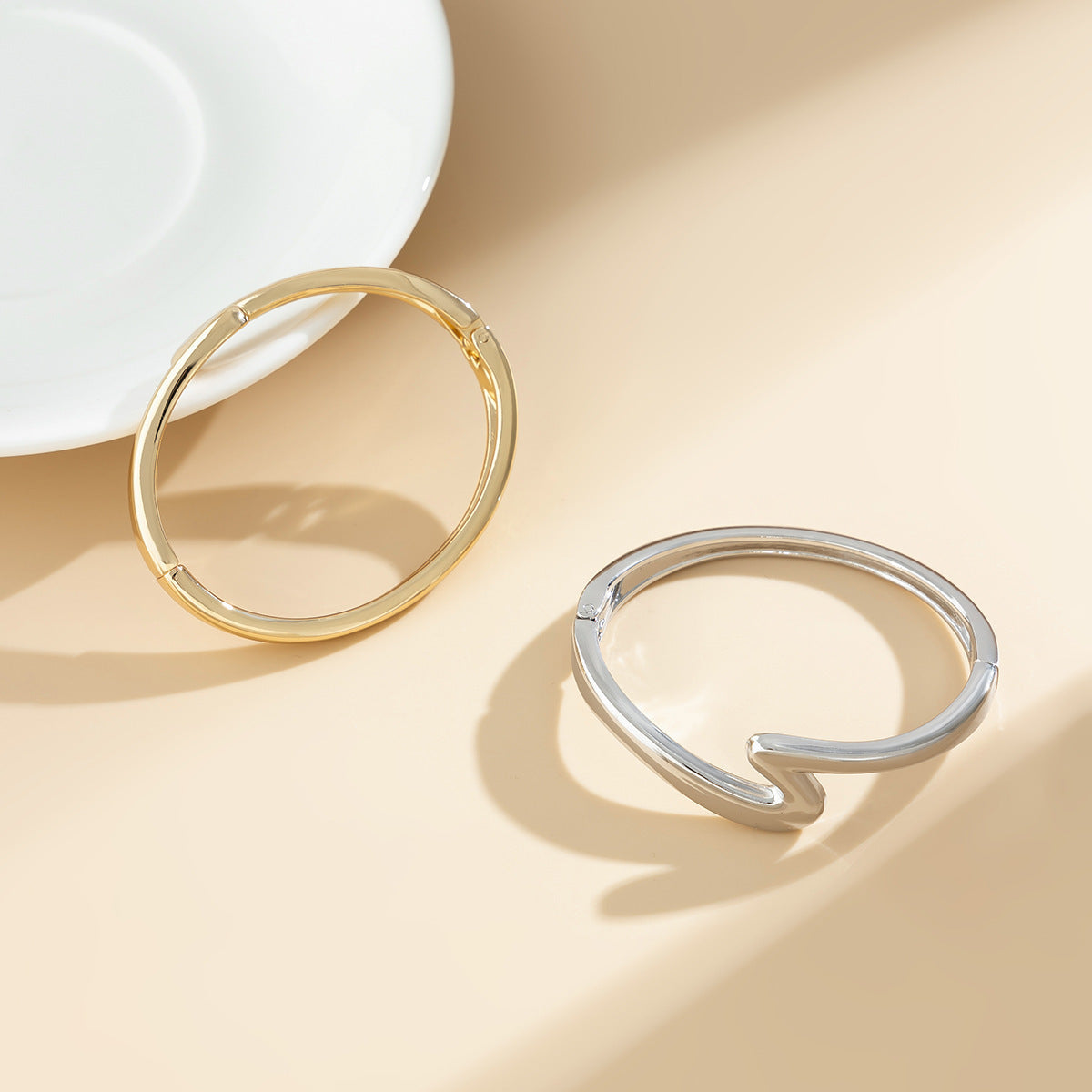 Planderful Vienna Verve Z Shaped Minimalist Metal Bracelet For Women Curved Smooth Statement