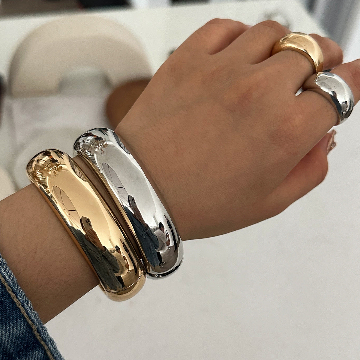 Planderful Vienna Verve Retro Metal Bracelet For Women Simple Round Face Statement
