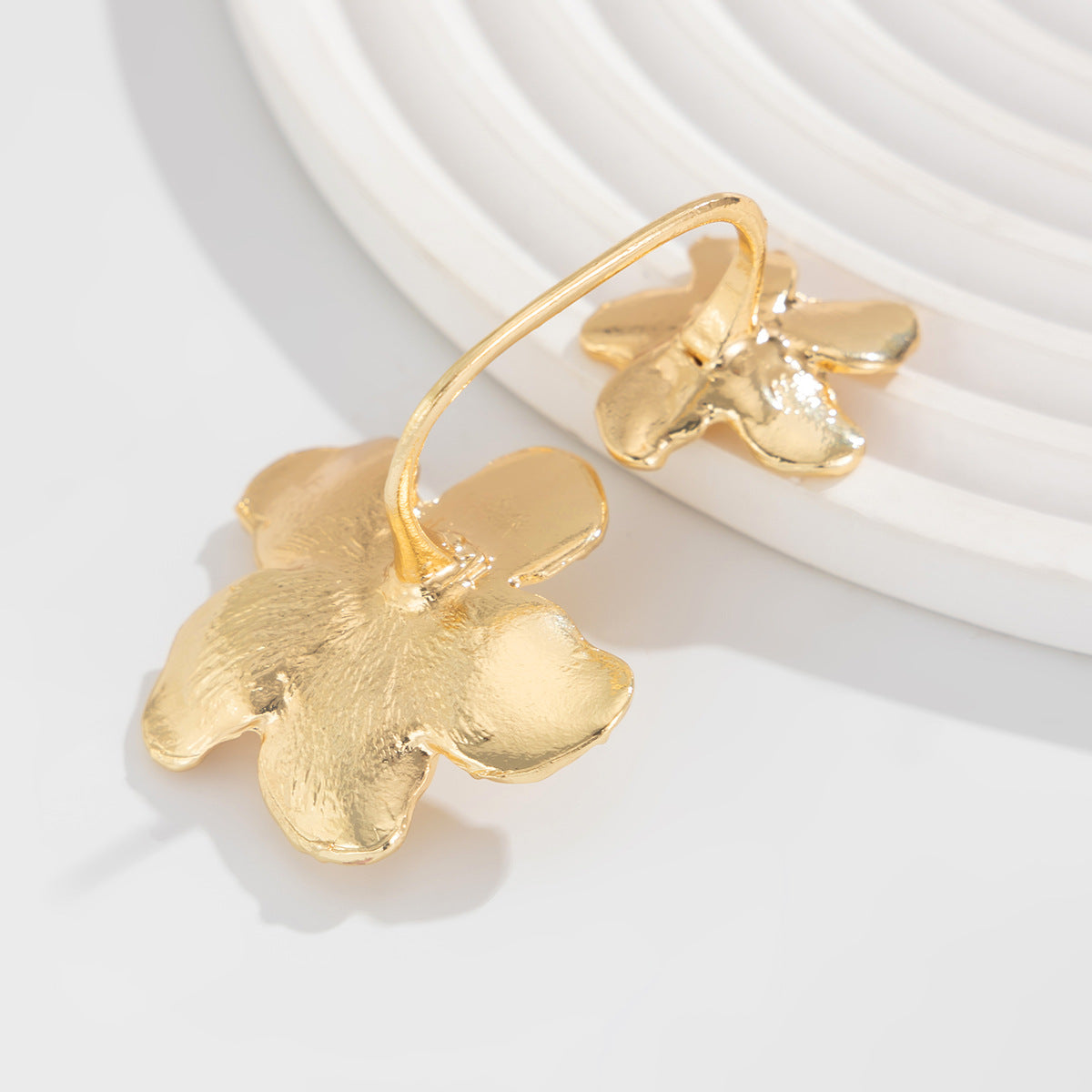 Planderful Vienna Verve Ring – Exaggerated Floral Design with Imitation Pearls