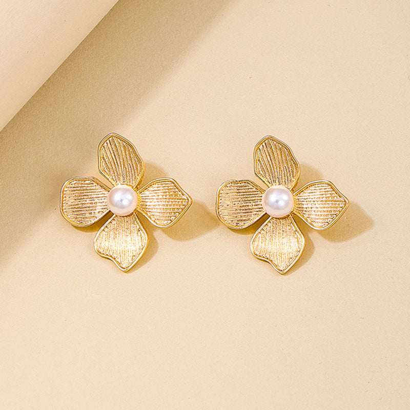 Sweet French Retro Flower Earrings for Stylish Women