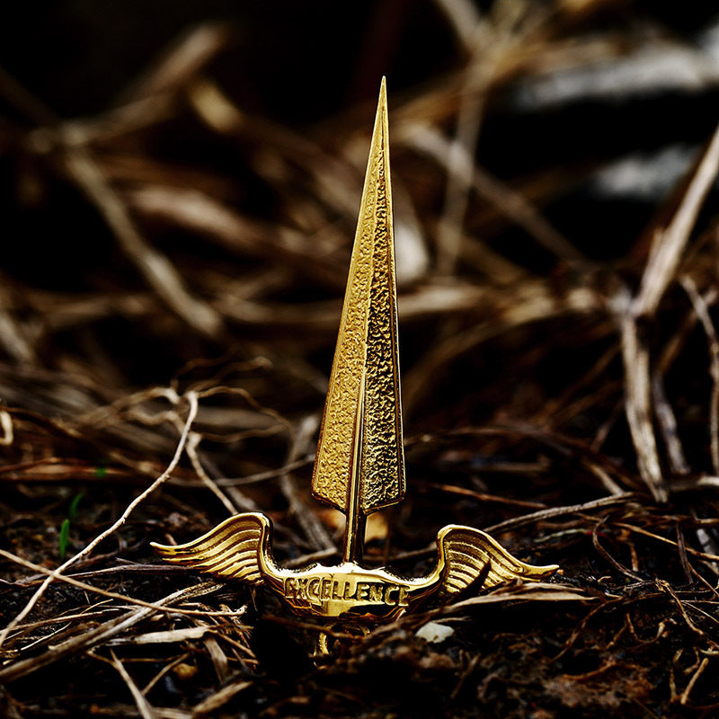 Gothic Arrow Pendant in Electroplated Gold for Men – Wholesale Titanium Steel Jewelry by Planderful